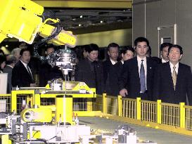 Zhu tours robot assembly plant in Japan